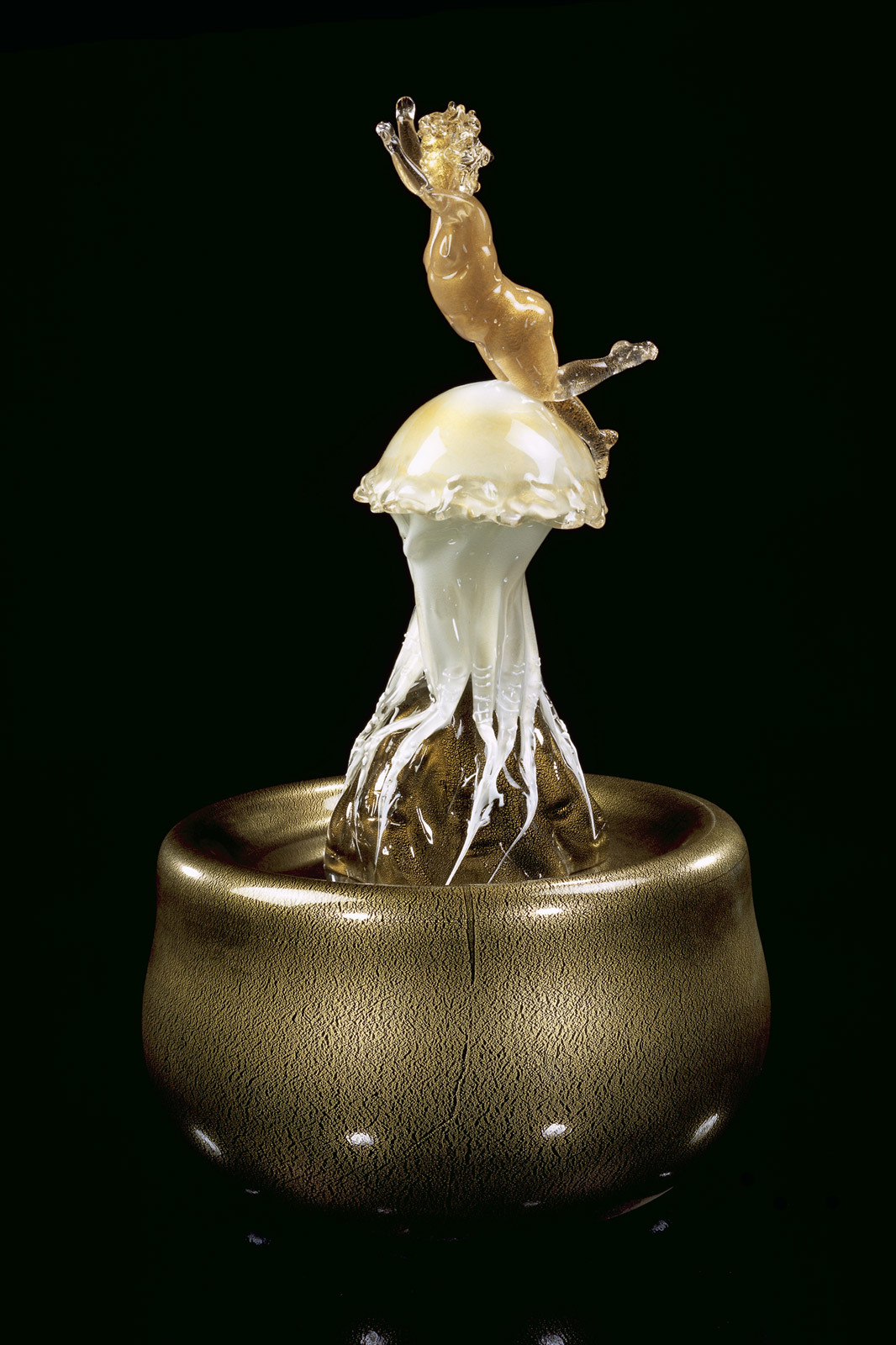 Dale Chihuly / Putto with Jellyfish atop Golden Vessel